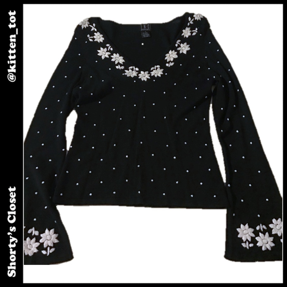 DONATED! EUC embroidered sweater